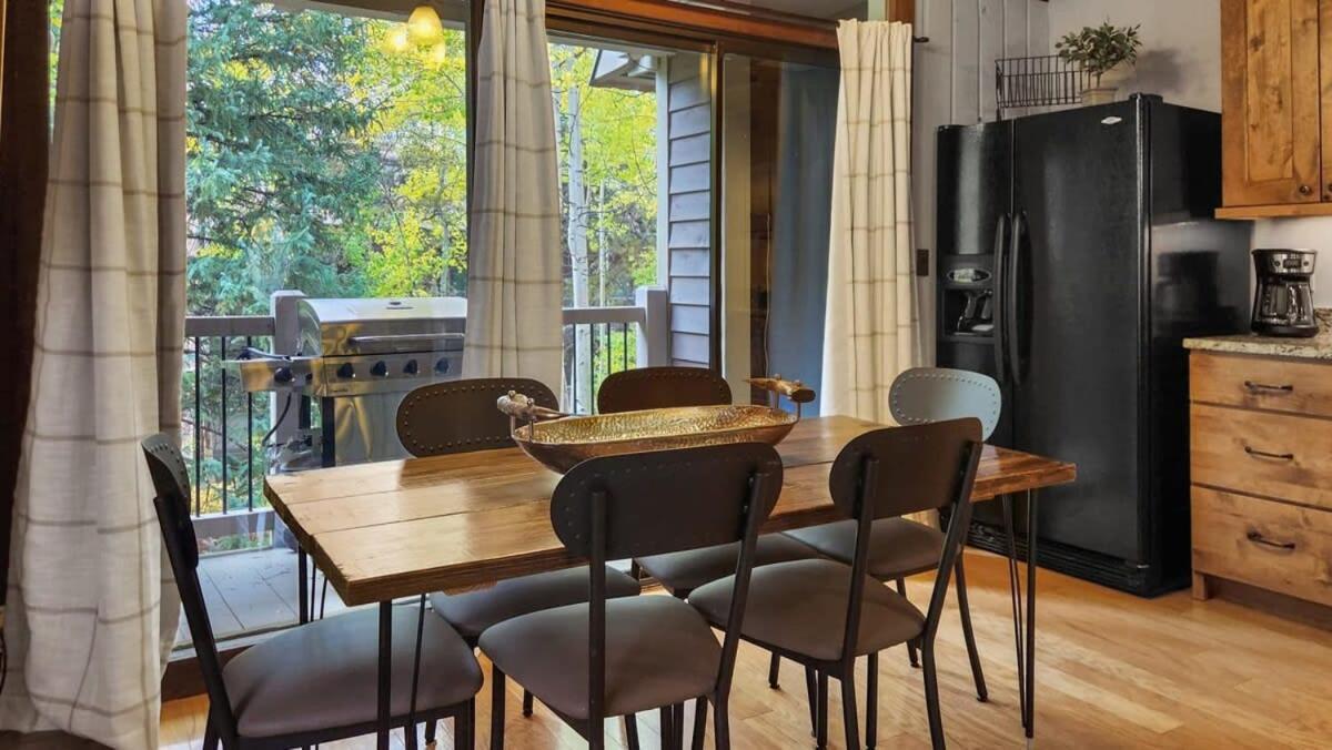 Cozy 2 Bedroom Condo In Town Walk To Main St Skiing เบรกเคนริดจ์ ภายนอก รูปภาพ