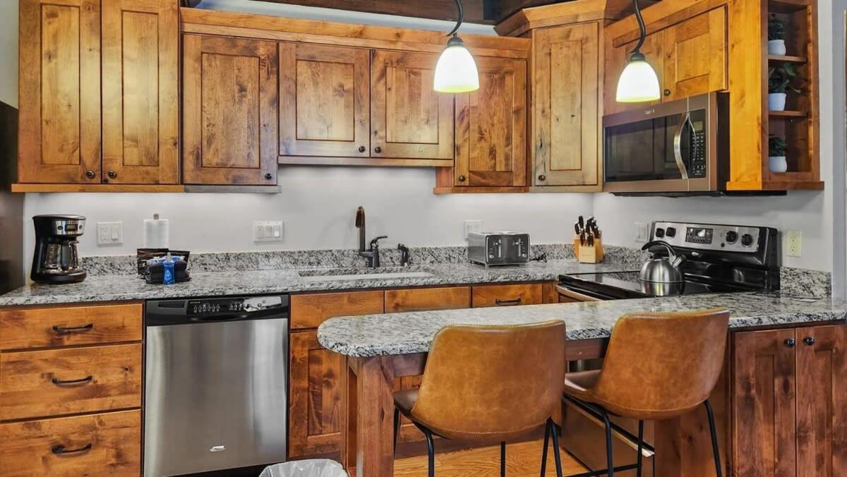 Cozy 2 Bedroom Condo In Town Walk To Main St Skiing เบรกเคนริดจ์ ภายนอก รูปภาพ